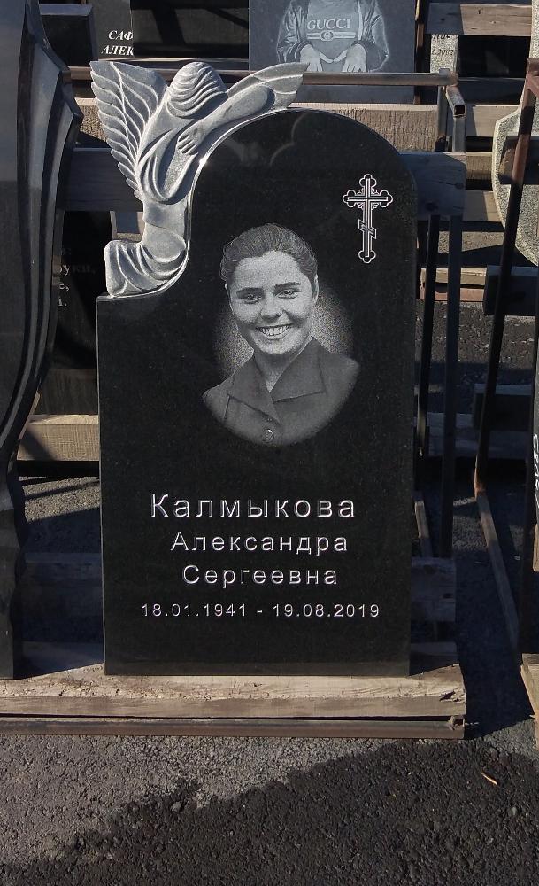 Памятник №169 из черного гранита с ангелом — фото 2
